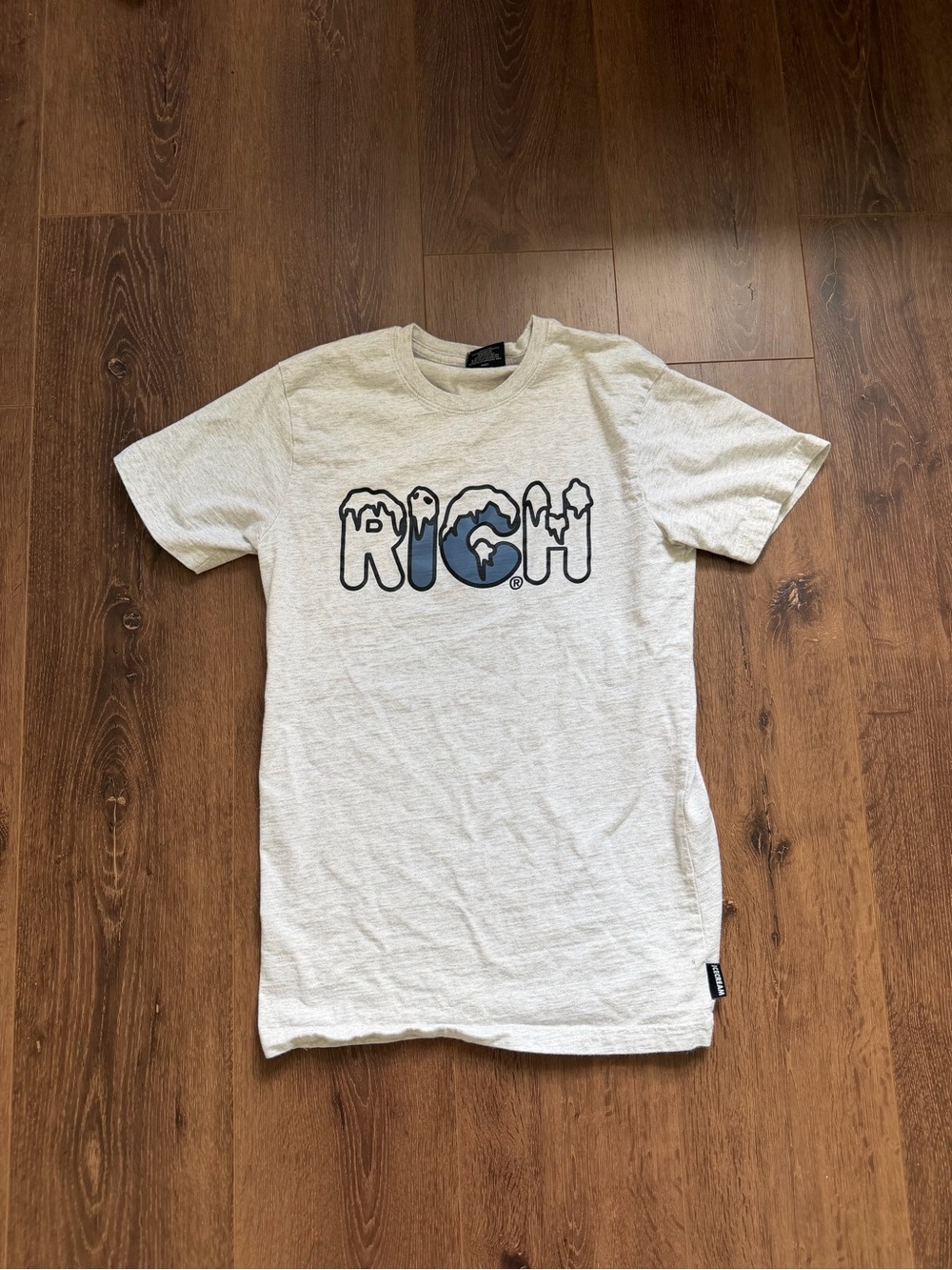 Icecream Light Gray Graphic 'RICH' Short Sleeve Tee